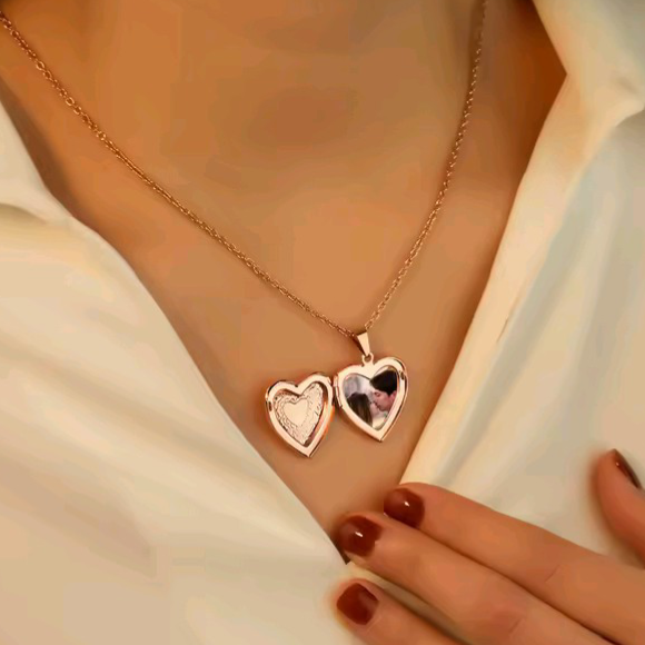 The Eternal Heart: Custom Photo Locket Necklace - Velvet Vault Exclusive