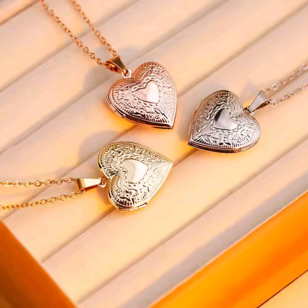 The Eternal Heart: Custom Photo Locket Necklace - Velvet Vault Exclusive